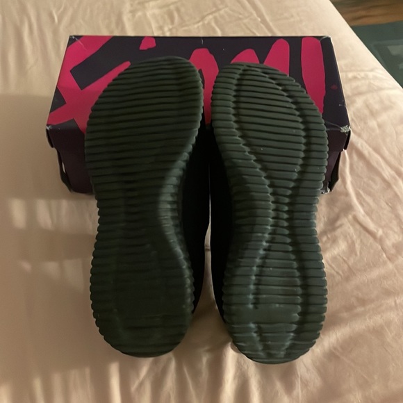 Shoes - Picture 2 of 3